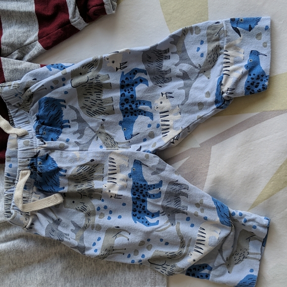 *4/$20* Three pairs 0-3 month baby pants - Picture 2 of 7